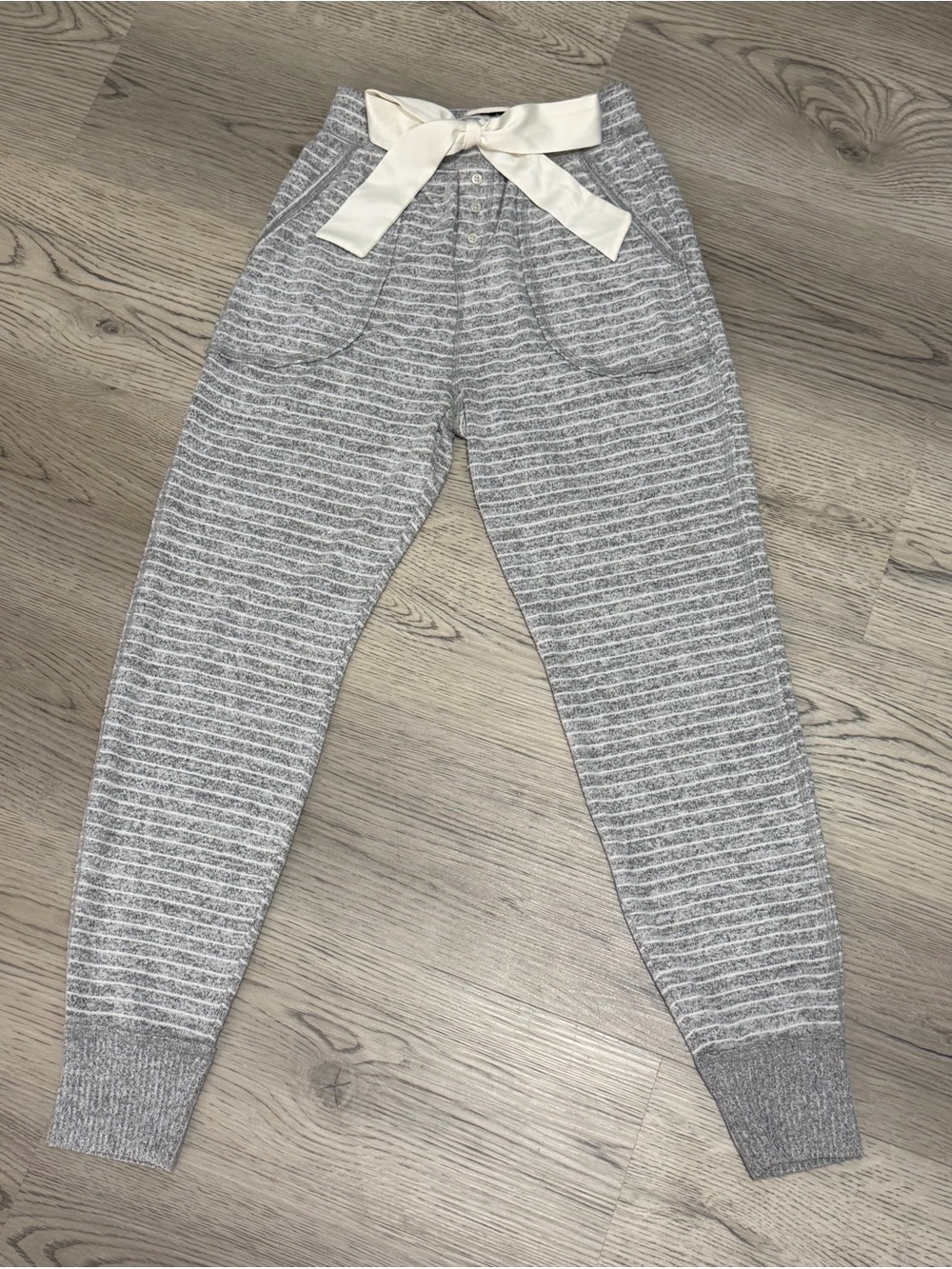 NEW Abercrombie & Fitch Joggers Pajama Pants Ankle Grey & White Stripped Size XS